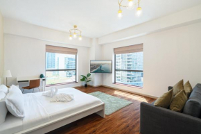 Exquisite 5BR Apartment with Maids Room on JBR Beach - Prime Location, Walk to Mall, Dining, Entertainment - By Sunkissed Holiday Homes
